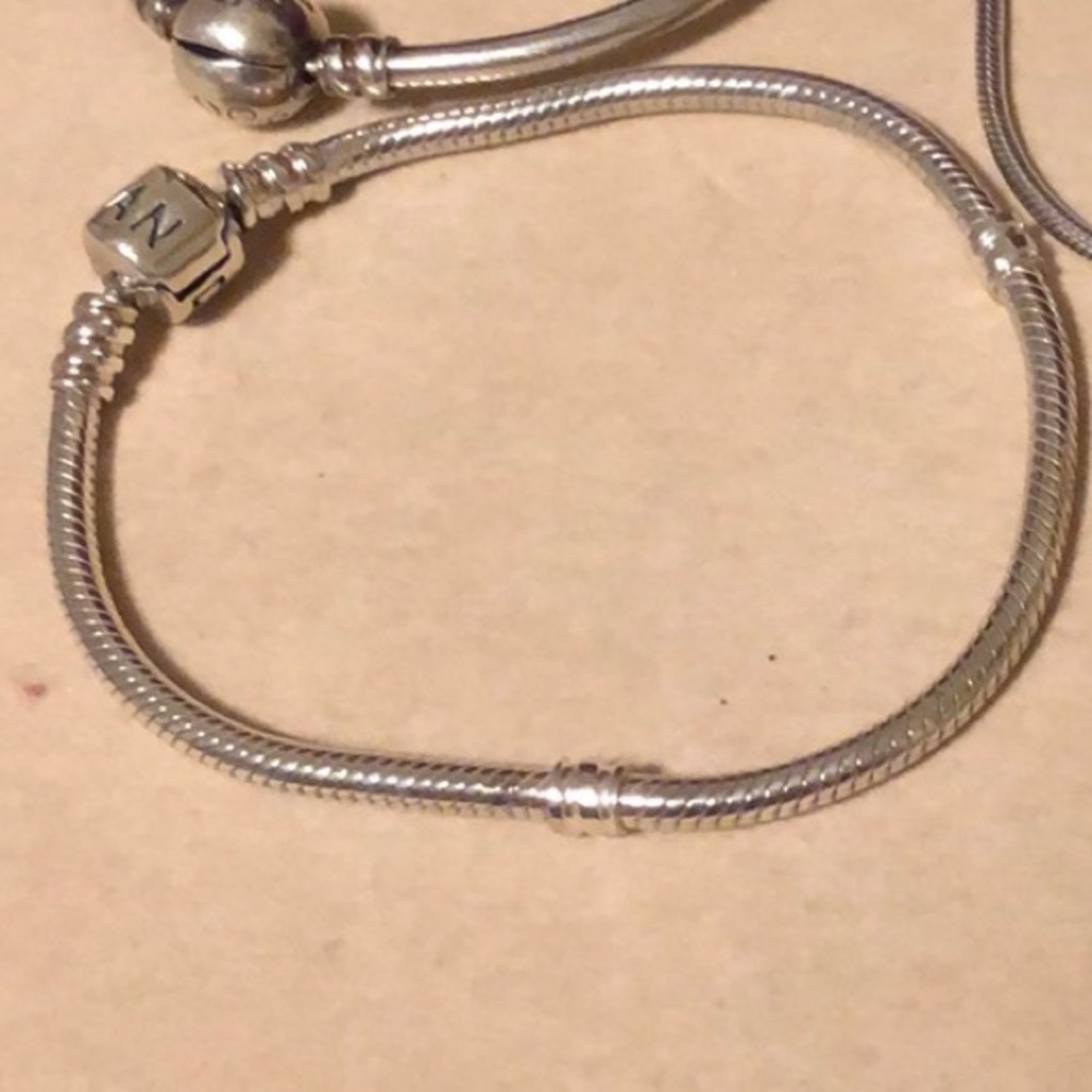 Authentic Pandora Bracelet - size 7.1 (18cm)